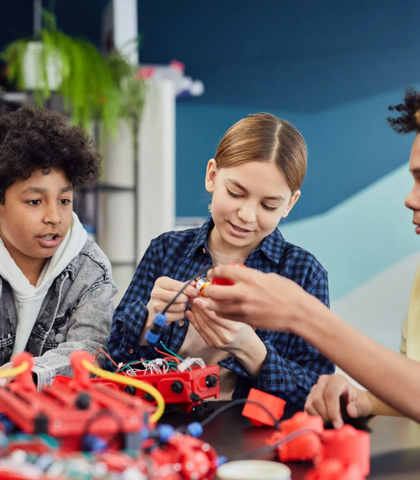 Teenage students discussing an autonomous technical system
